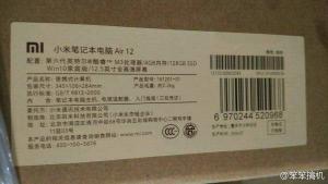 小米筆記本？看樣子面板是鋁模具